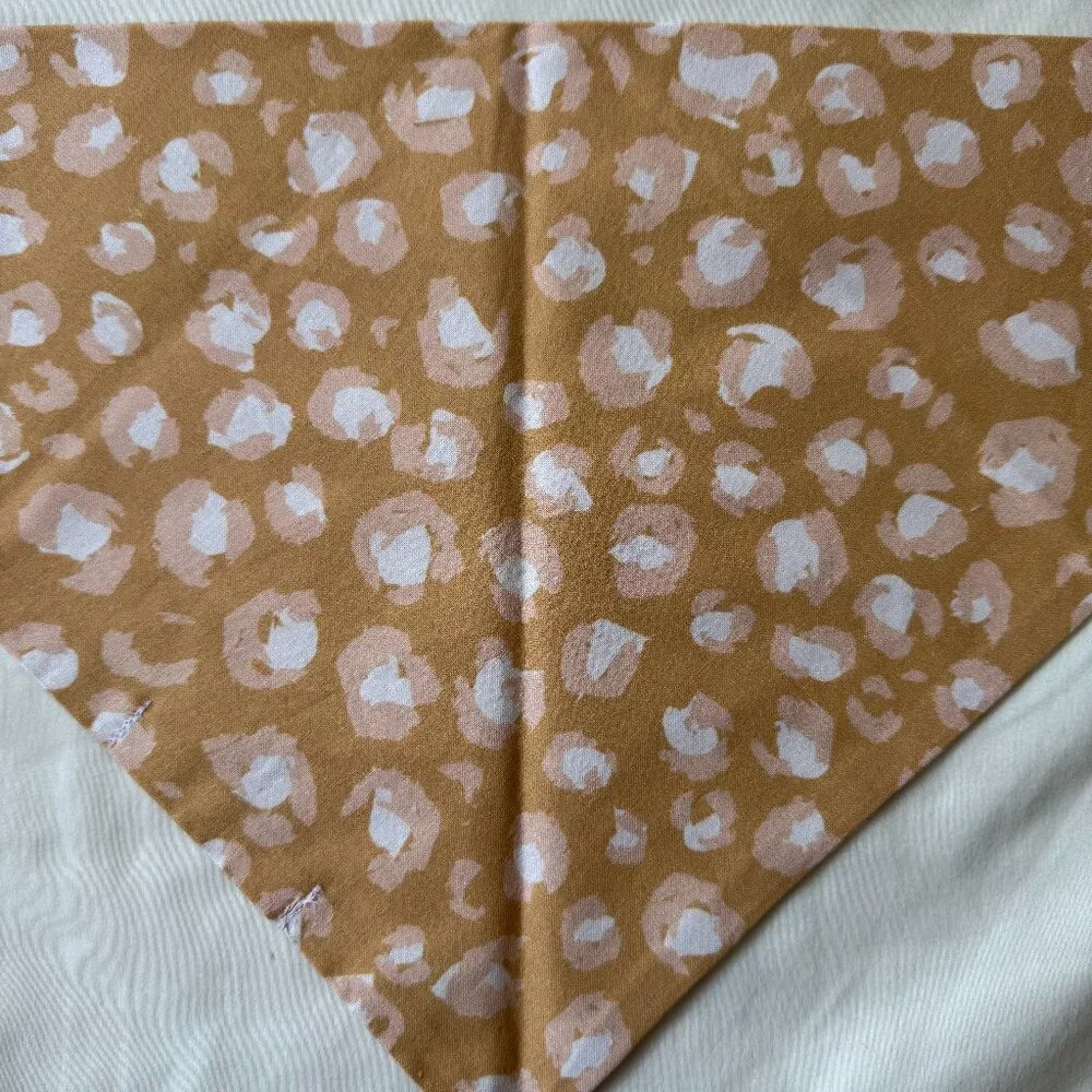 NWT Loic by Design Leopard Pattern Dog Bandana, Brown, White, + Pink, Size L